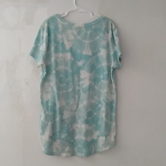 Old navy high/low t-shirt - Picture 2 of 2